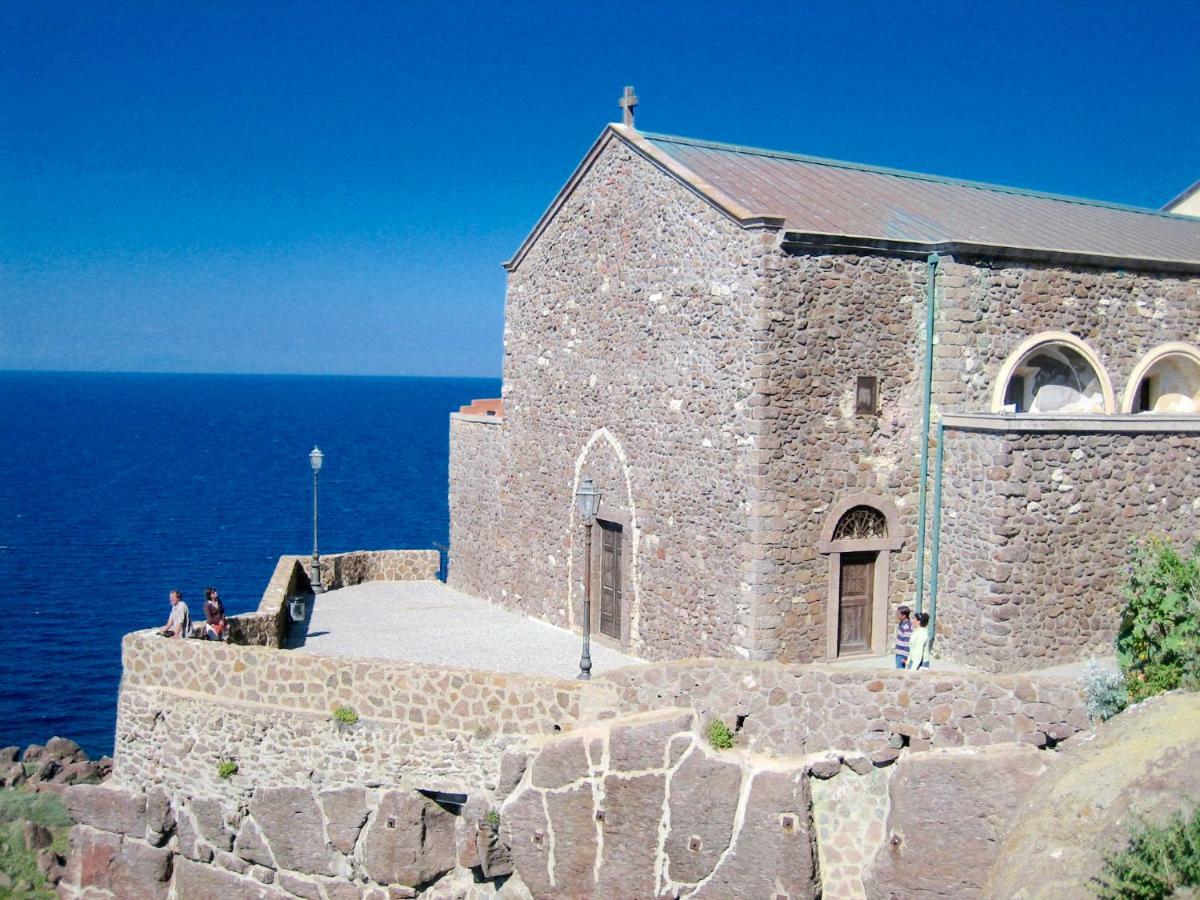 Apartament Victoria 150Mt From Beach Castelsardo Bagian luar foto